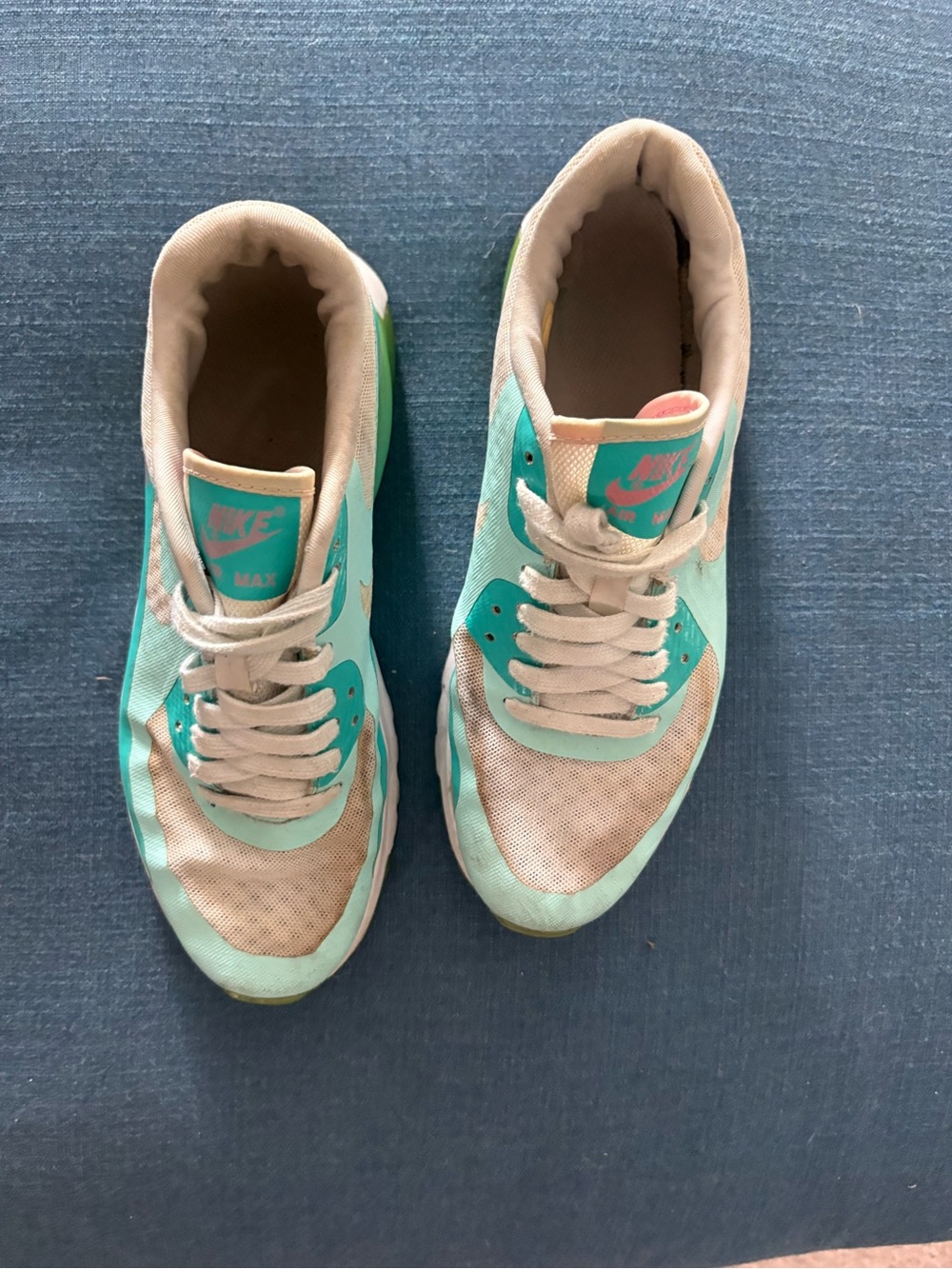 Nike Women’s Athletic Sneakers in Teal and Cream